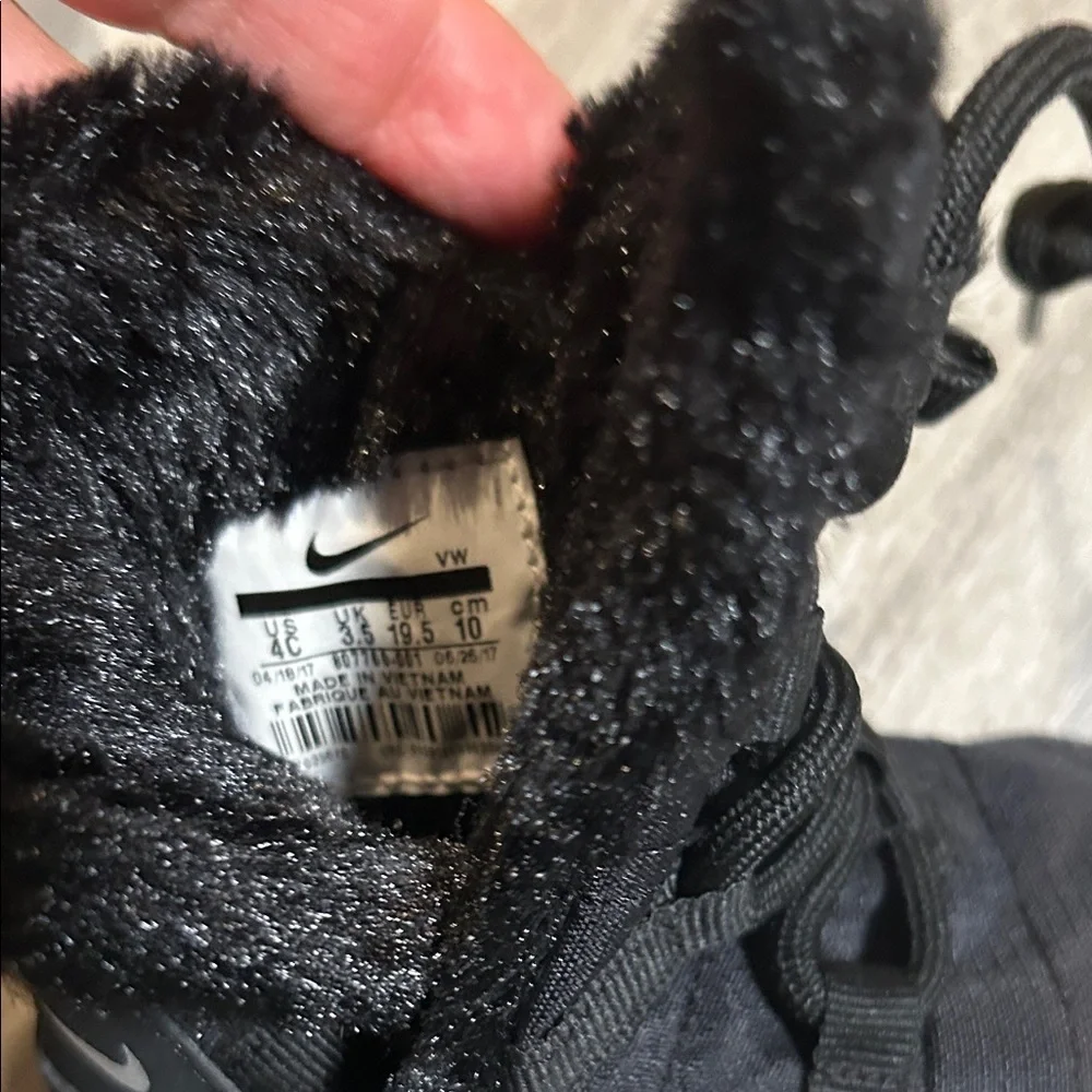 Nike Kids Black Furry Boots (baby)
